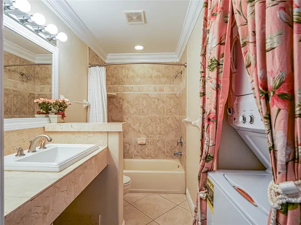 $1,800 | 55 Woodland Drive, Unit 207, Vero Beach, FL 32962