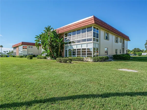 $1,800 | 55 Woodland Drive, Unit 207, Vero Beach, FL 32962