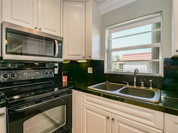 $1,800 | 55 Woodland Drive, Unit 207, Vero Beach, FL 32962