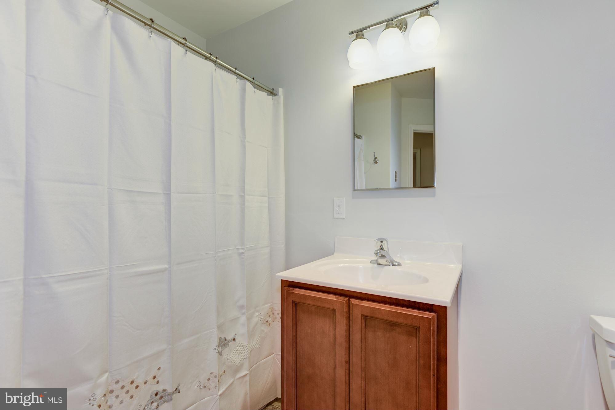 1208 East Jefferson Road Sterling, VA 20164 - Photo 17 of 26 Hall Bath