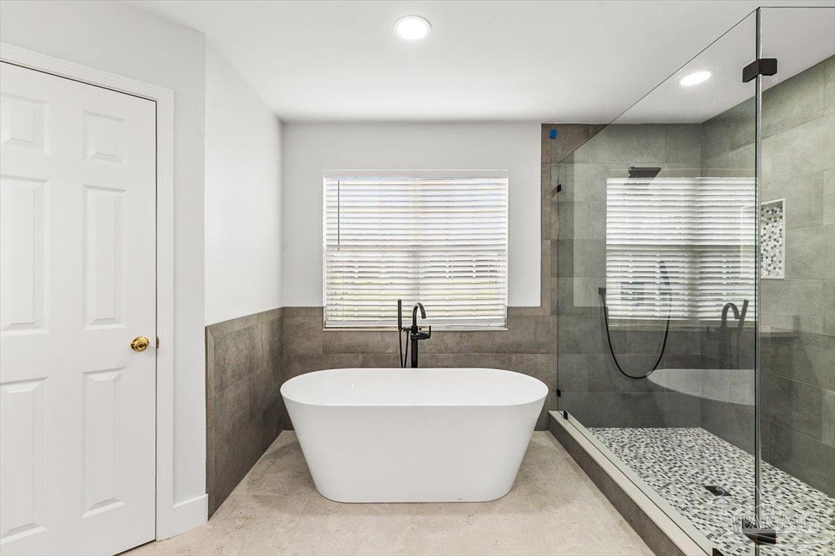 2830 Masters Boulevard Navarre, FL 32566 - Photo 32 of 52