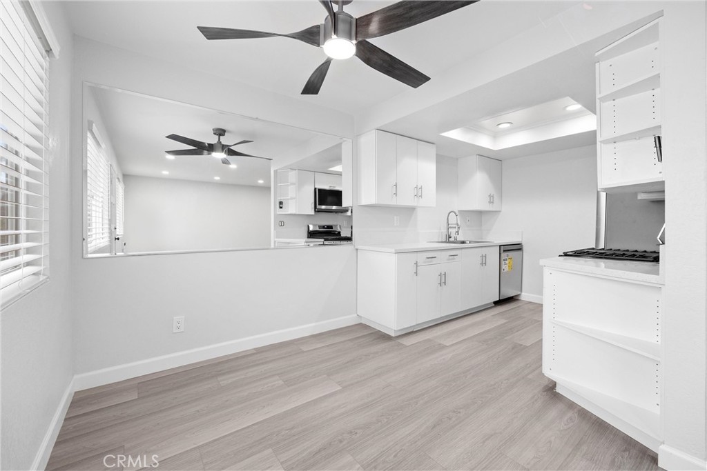 114 10th Street, Unit B Huntington Beach, CA 92648 - Photo 7 of 11