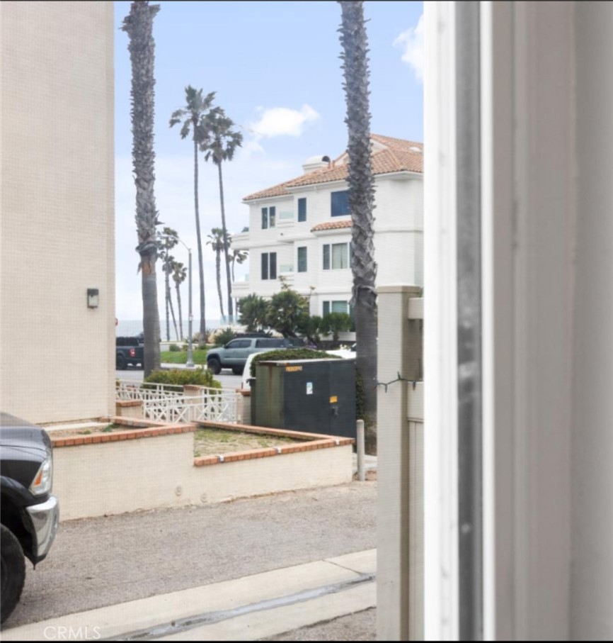 114 10th Street, Unit B Huntington Beach, CA 92648 - Photo 9 of 11 a view of balcony with a outdoor space