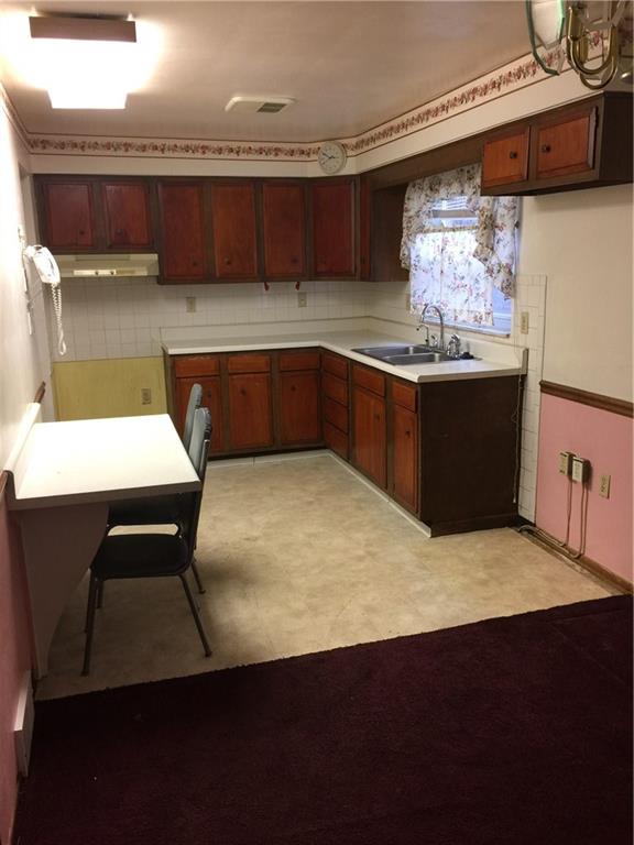 715 Center Road Plum, PA 15239 - Photo 5 of 15 Kitchen/dining