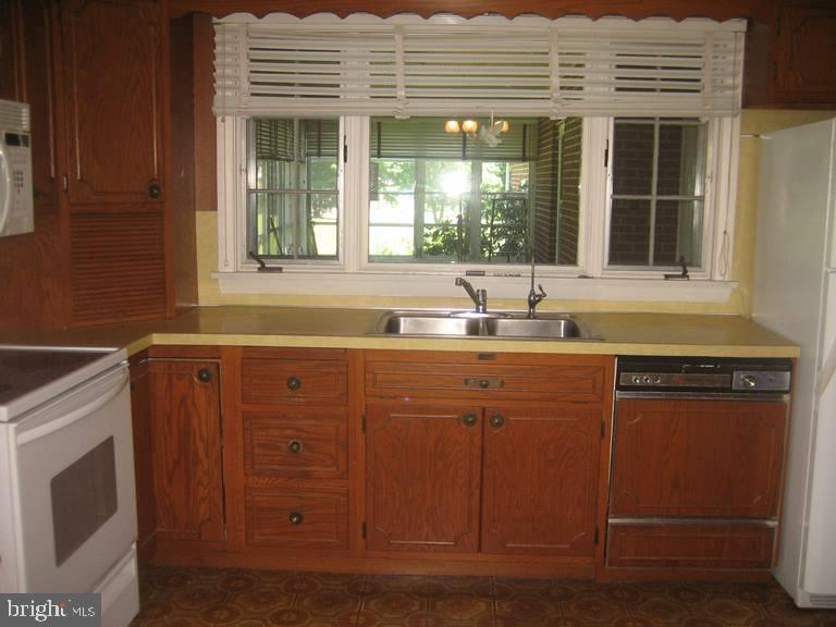 1252 Schaeffer Road Lebanon, PA 17042 - Photo 3 of 47 Gallery Image 3