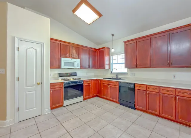 $2,000 | 3327 Dartmouth Drive, Tallahassee, FL 32317