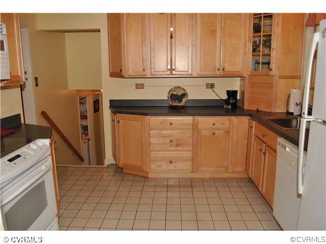 7009 Shawnee Road Richmond, VA 23225 - Photo 4 of 12 Kitchen