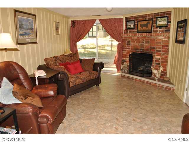 7009 Shawnee Road Richmond, VA 23225 - Photo 5 of 12 Den/Family/Great Room