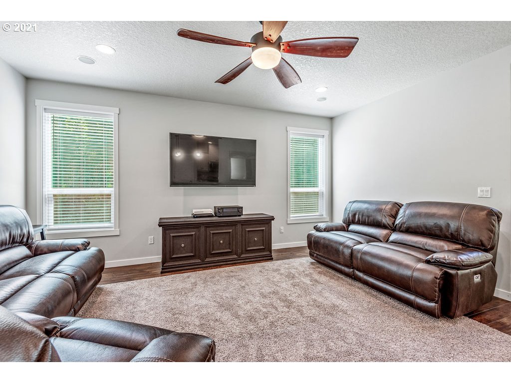 983 Lookout Road Castle Rock, WA 98611 - Photo 12 of 31