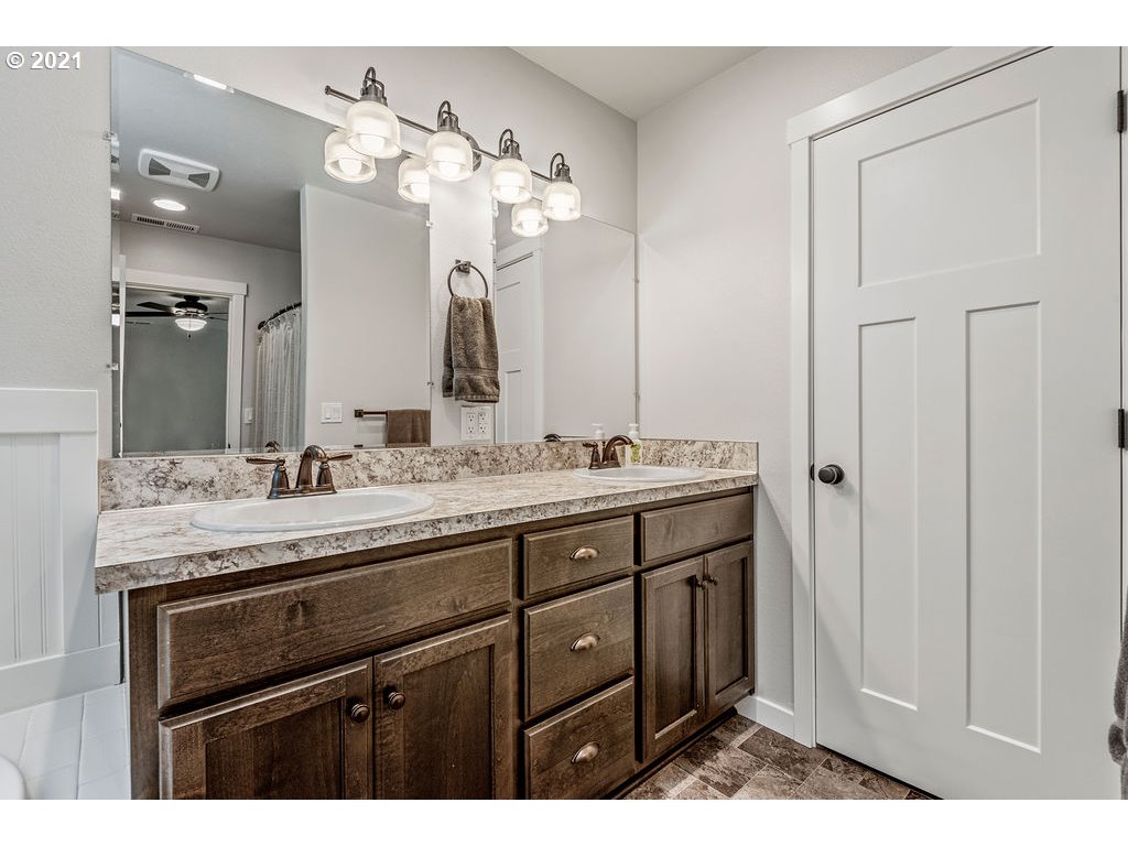 983 Lookout Road Castle Rock, WA 98611 - Photo 18 of 31