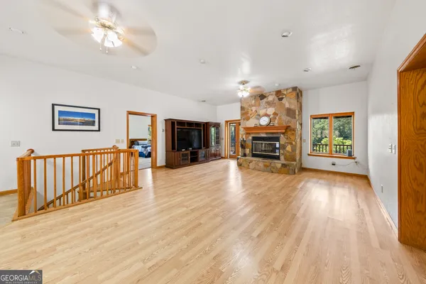a view of a livingroom with furniture hardwood floor and a ceiling fan