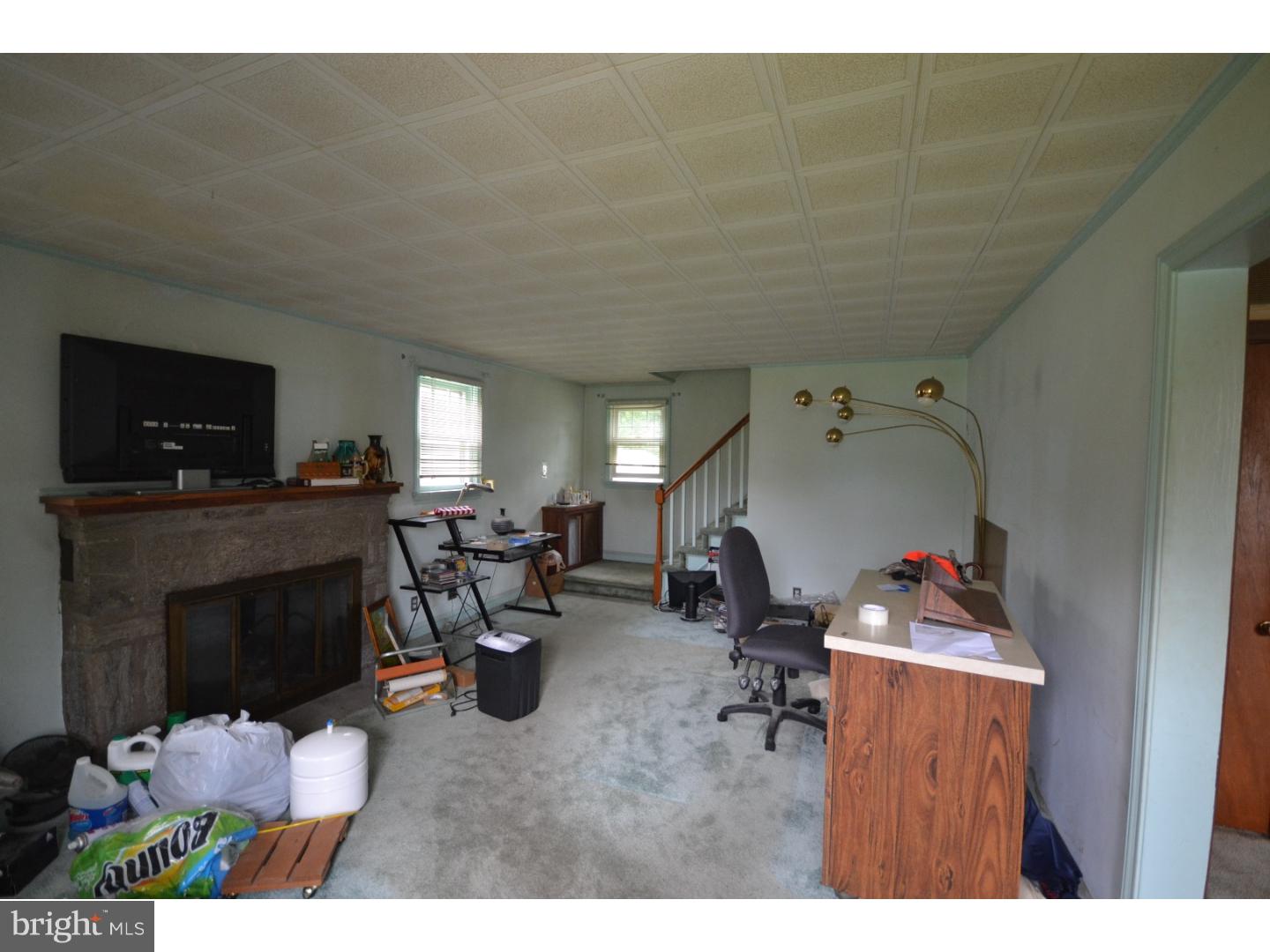317 Warren Road Hatboro, PA 19040 - Photo 6 of 19 Living Room