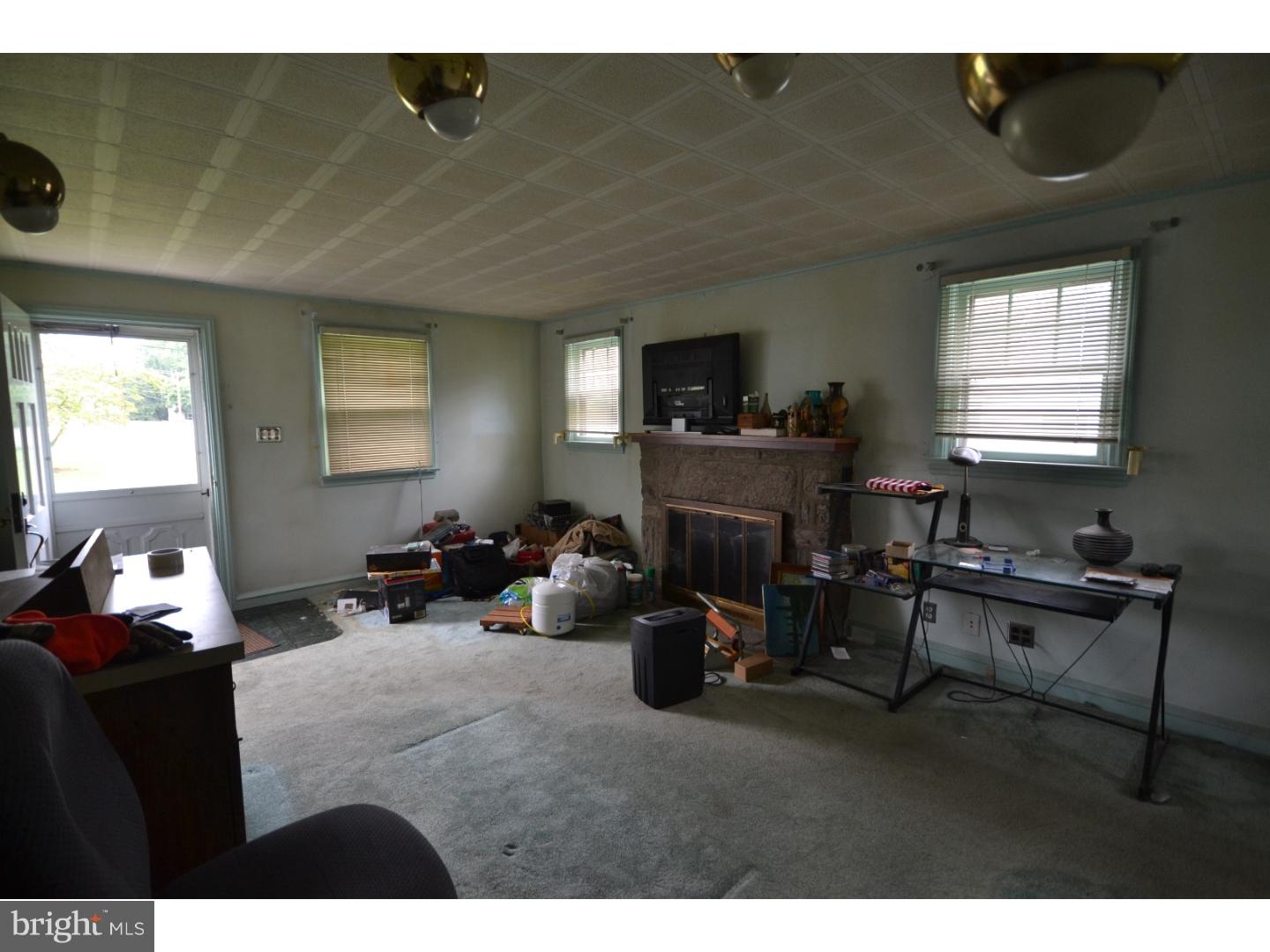 317 Warren Road Hatboro, PA 19040 - Photo 7 of 19 Living Room