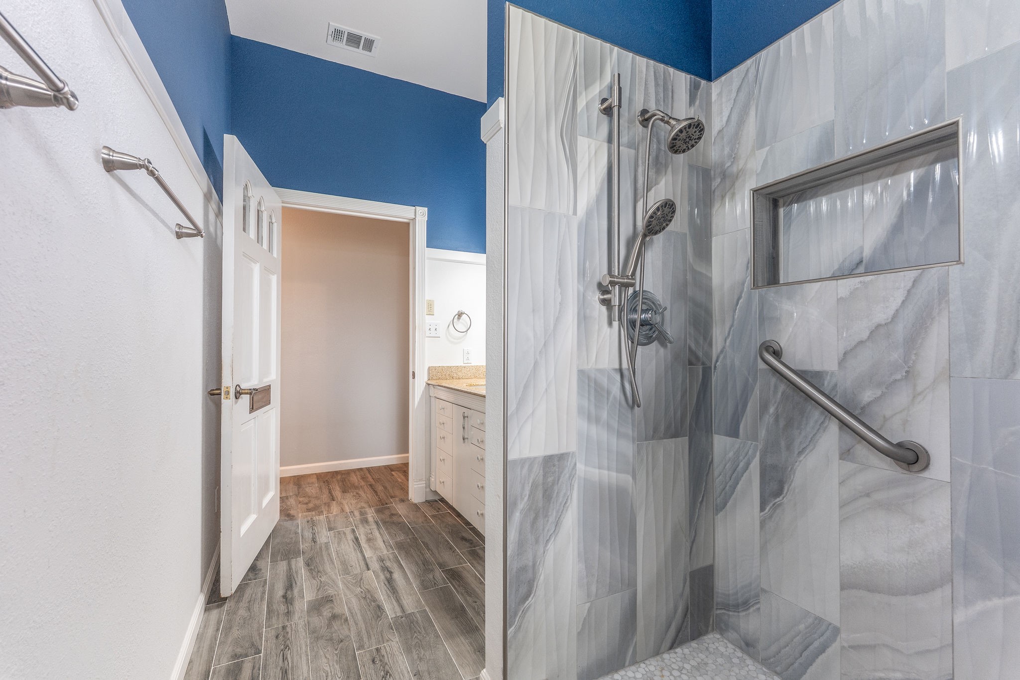 28322 Mellman Road Hempstead, TX 77445 - Photo 27 of 50 This bath has a walk in shower.