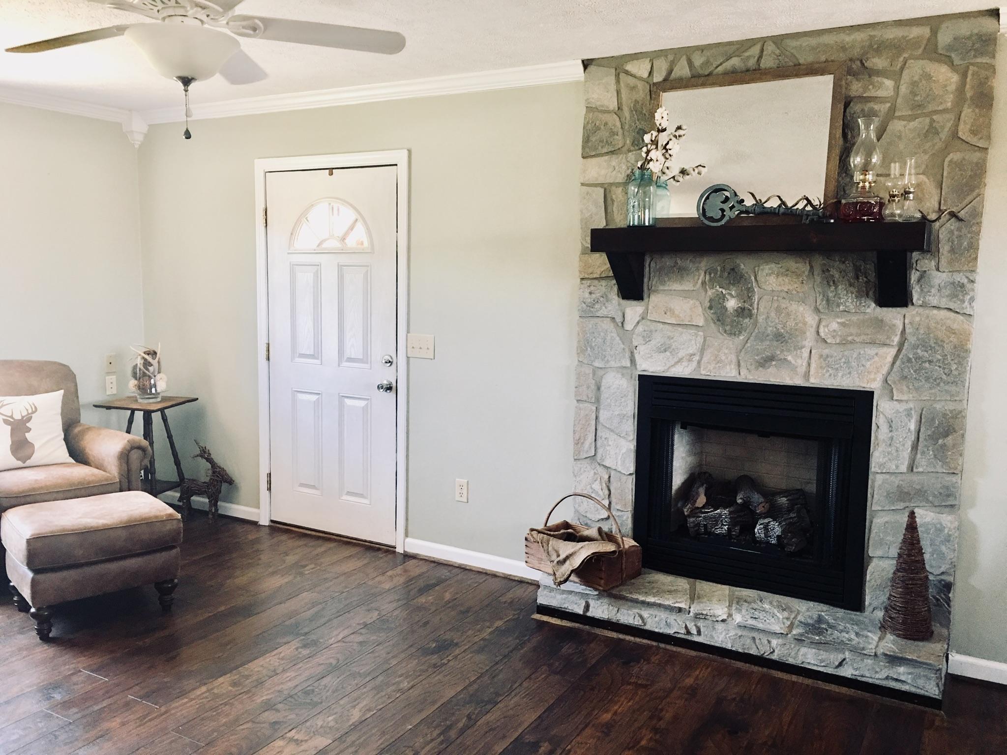 1456 Dundee Road Huddleston, VA 24104 - Photo 3 of 23 7ED4D7A4-3764-43F9-AD52-D56880E42065