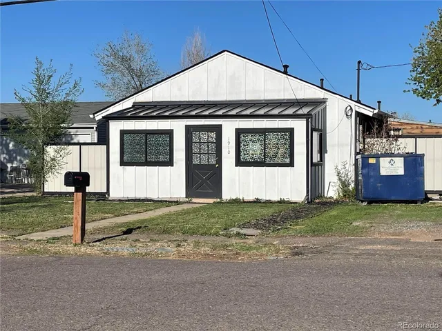 $1,000,000 | 1910 Altura Boulevard, Aurora, CO 80011