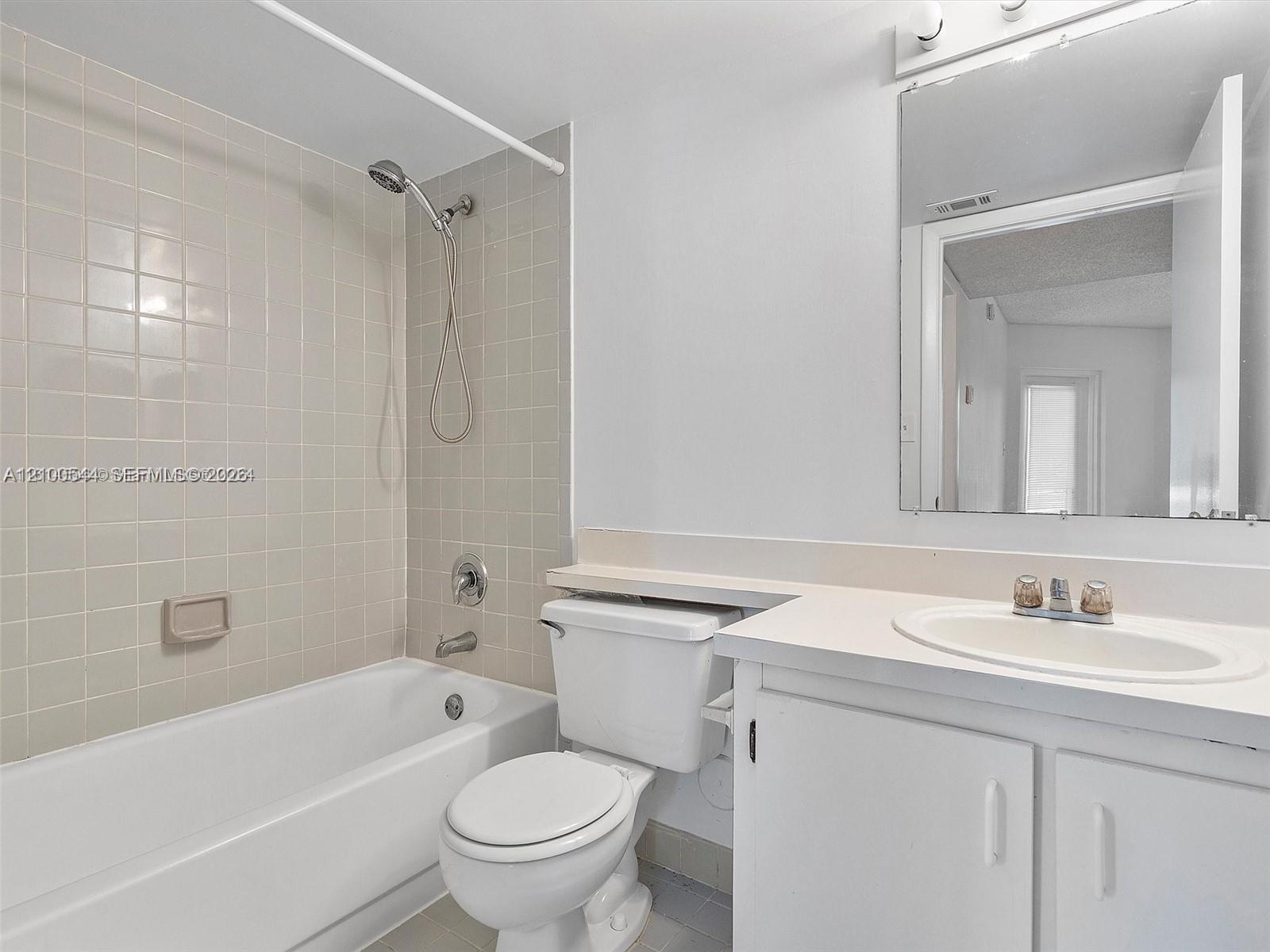 620 South Park Road Hollywood, FL 33021 - Photo 7 of 19 Gallery Image 7