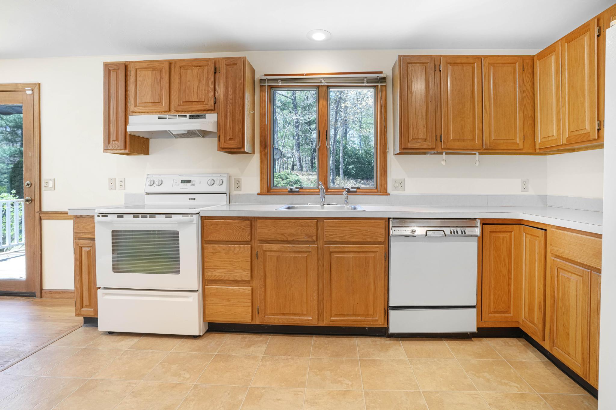 187 Flintrock Road Barnstable, MA 02630 - Photo 9 of 48 DSC08054