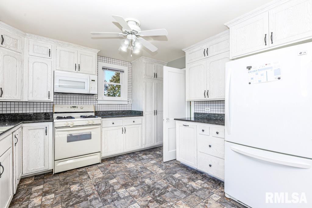 2384 Eureka Road Washington, IL 61571 - Photo 10 of 25