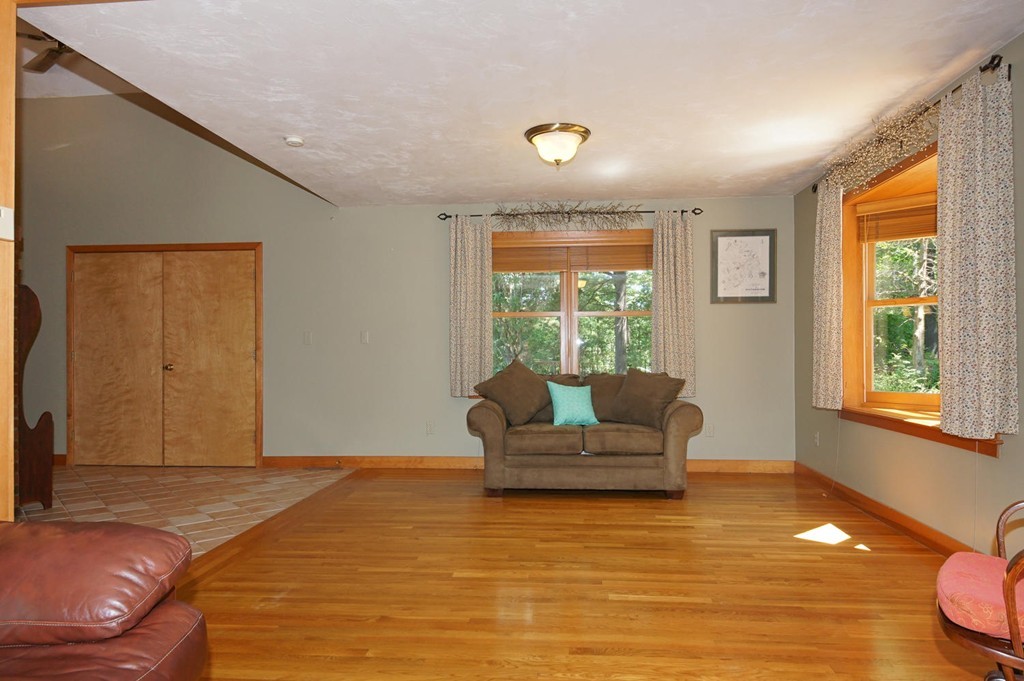 19 Riley Road Northborough, MA 01532 - Photo 11 of 29 Gallery Image 11