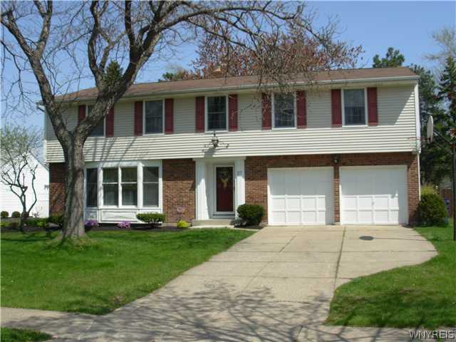 27 Fox Chapel Road Amherst, NY 14221 - Photo 1 of 1 Exterior Front