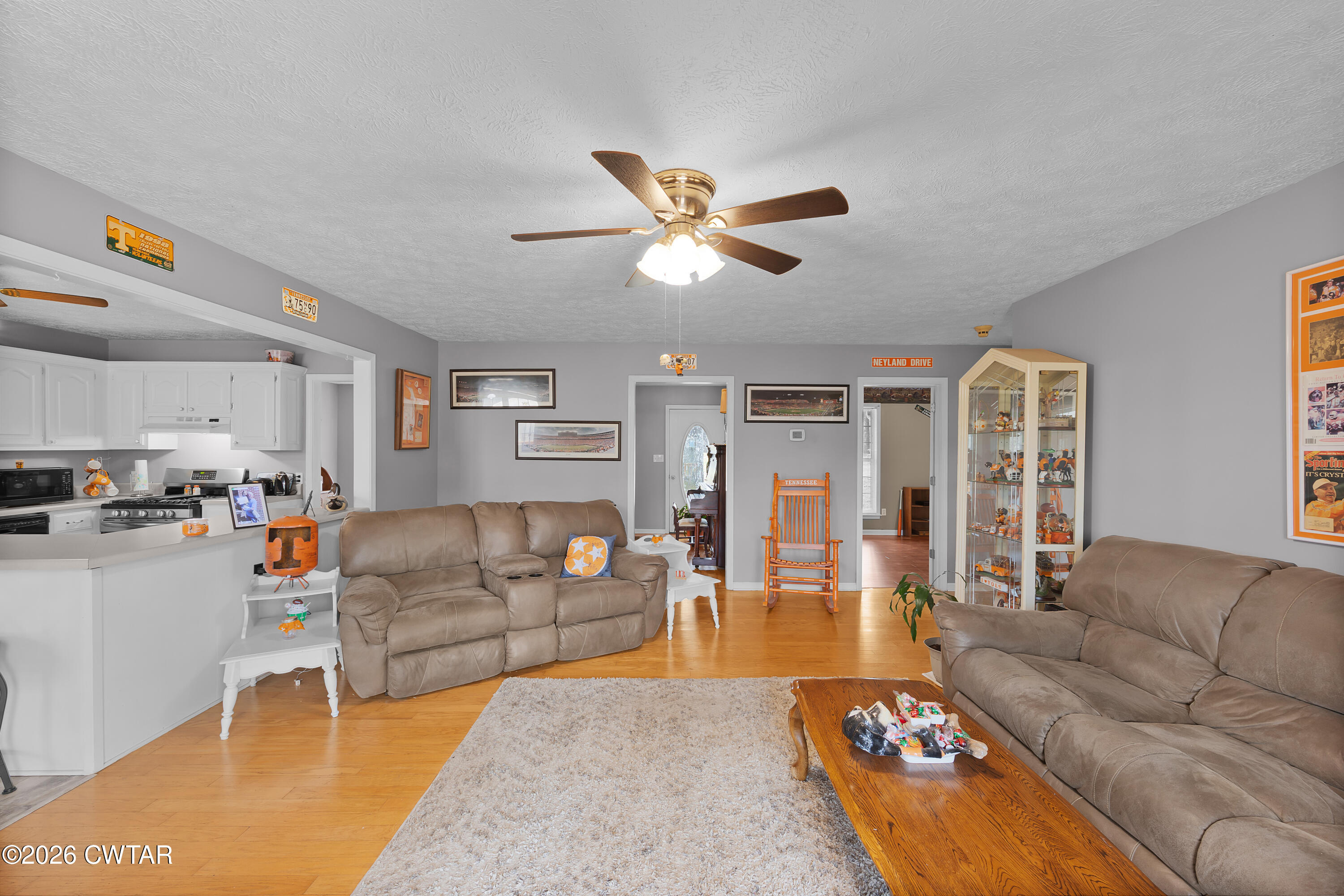 164 Mathis Crossing Road Milan, TN 38358 - Photo 14 of 33 a living room with furniture and kitchen view