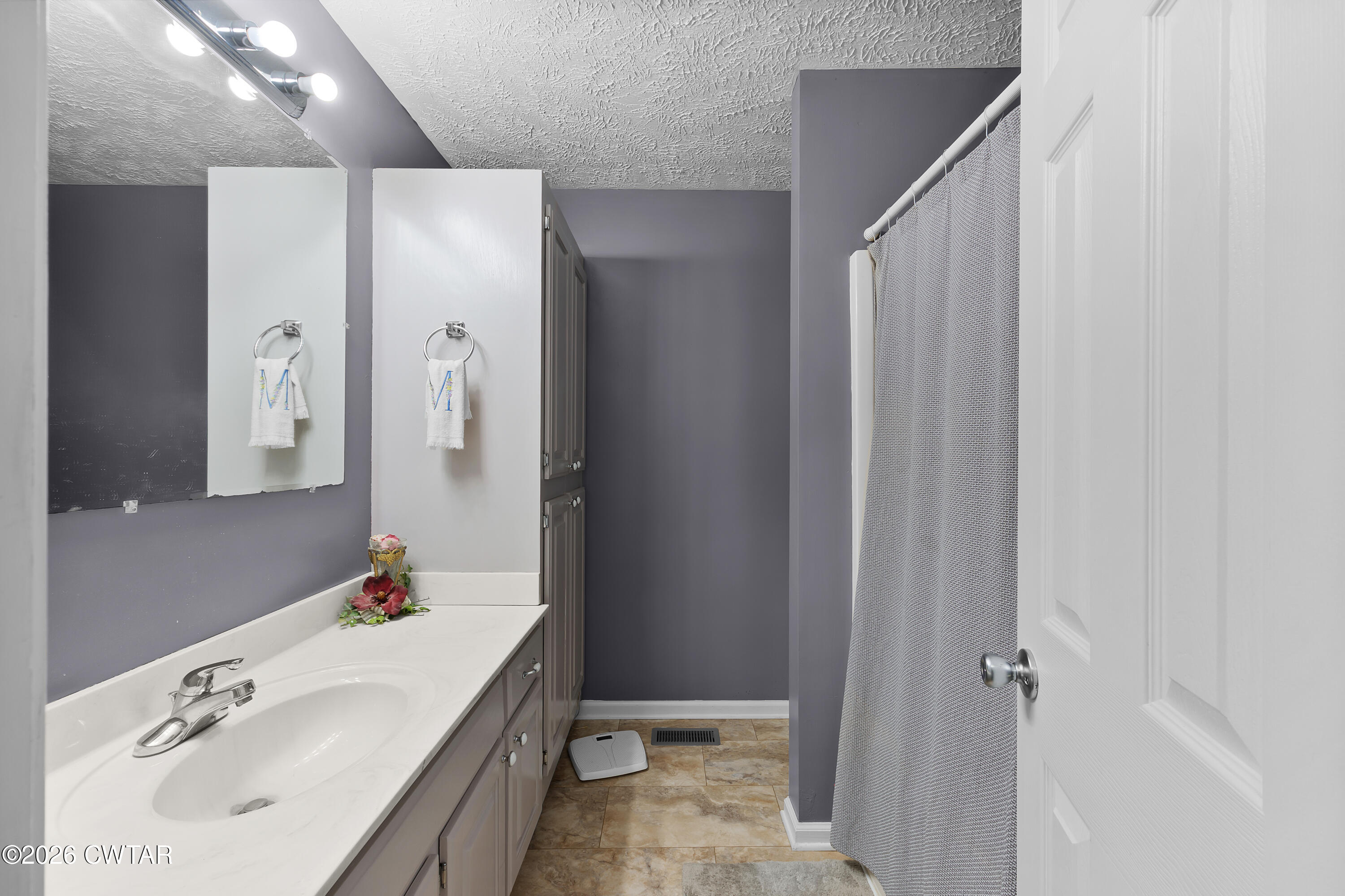 164 Mathis Crossing Road Milan, TN 38358 - Photo 22 of 33 a bathroom with a sink and a mirror