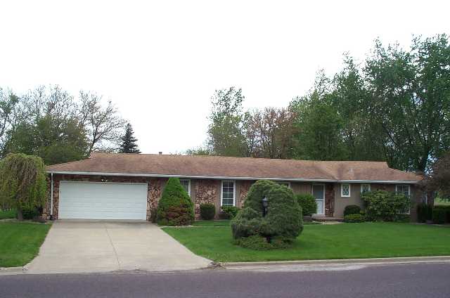 3 Marion Point Pekin, IL 61554 - Photo 1 of 9 Gallery Image 1