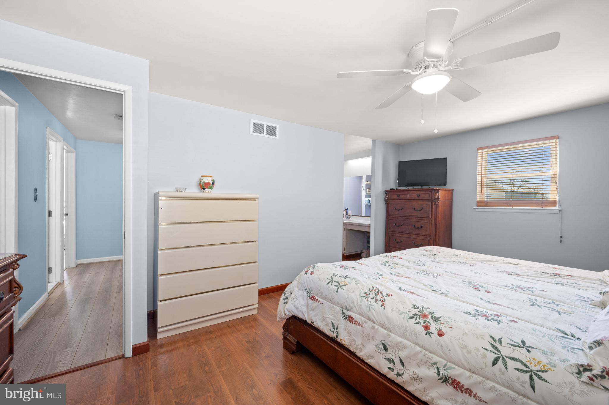 1966 King Arthur Road Philadelphia, PA 19116 - Photo 15 of 35 a bedroom with a bed and a dresser