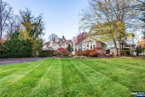 $2,495,000 | 120 West Ridgewood Avenue, Ridgewood, NJ 07450