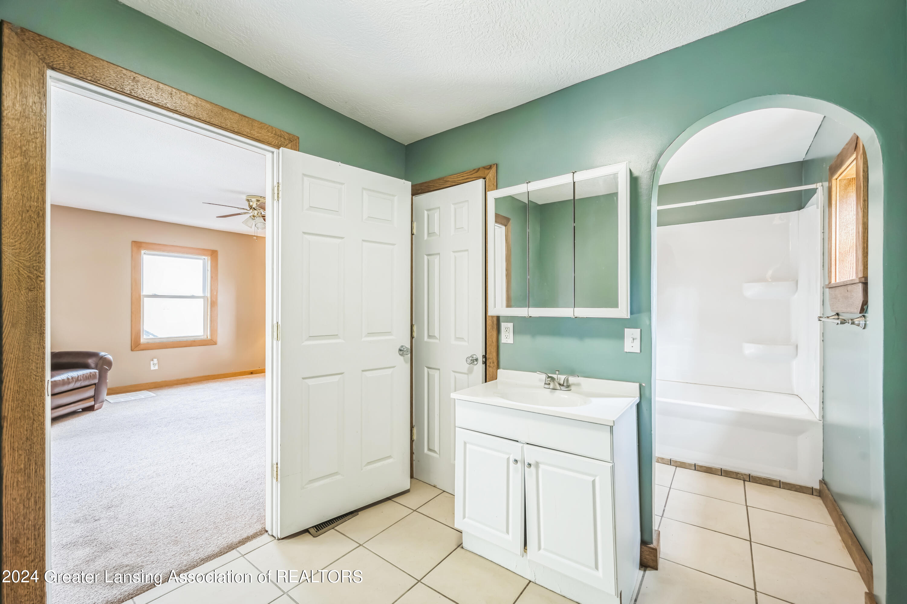 712 West Barnes Road Mason, MI 48854 - Photo 15 of 22 Bathroom/Laundry