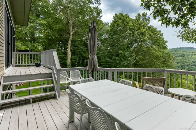 a black and white photo of a room