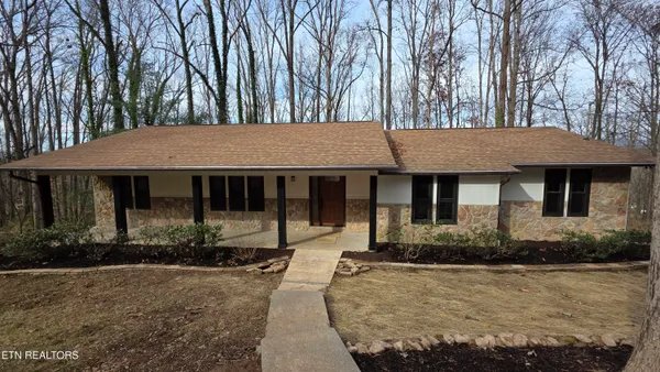 $495,000 | 1135 West Outer Drive, Oak Ridge, TN 37830