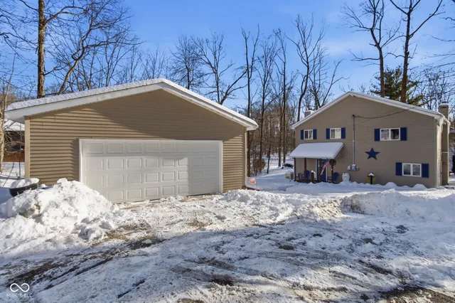 $325,000 | 8460 South Green Drive, Nineveh, IN 46164