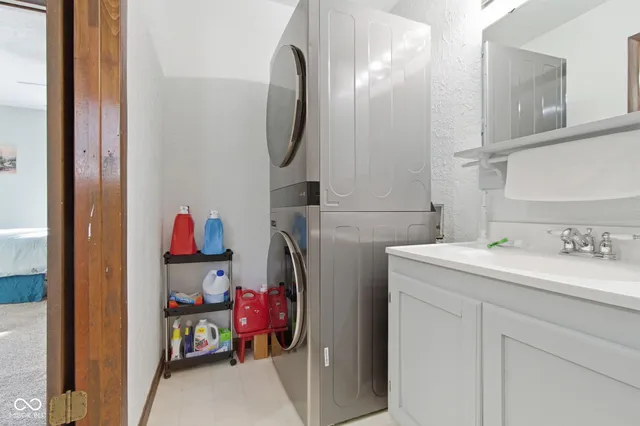 $325,000 | 8460 South Green Drive, Nineveh, IN 46164