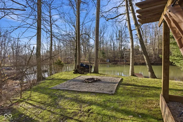 $304,899 | 8460 South Green Drive, Nineveh, IN 46164