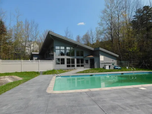 $279,000 | 13 Snow Tree Lane, Unit WILLOWS K, West Dover, VT 05356