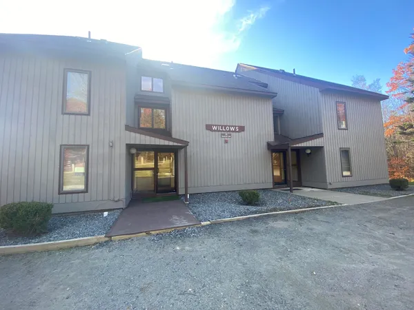$279,000 | 13 Snow Tree Lane, Unit WILLOWS K, West Dover, VT 05356