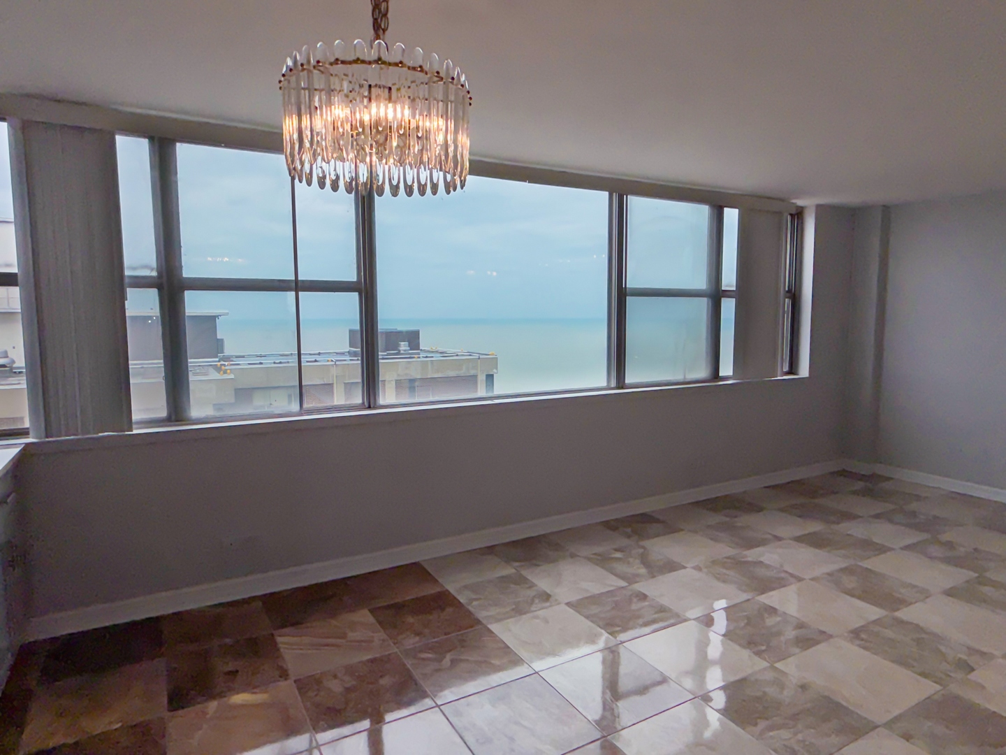 6301 North Sheridan Road, Unit 24E Chicago, IL 60660 - Photo 12 of 52 a view of an empty room with a window