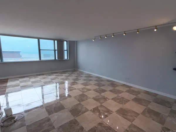 $285,000 | 6301 North Sheridan Road, Unit 24E, Chicago, IL 60660
