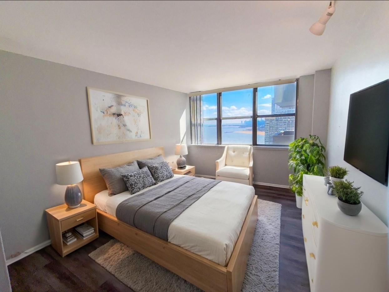6301 North Sheridan Road, Unit 24E Chicago, IL 60660 - Photo 16 of 52 a bedroom with a bed and a potted plant