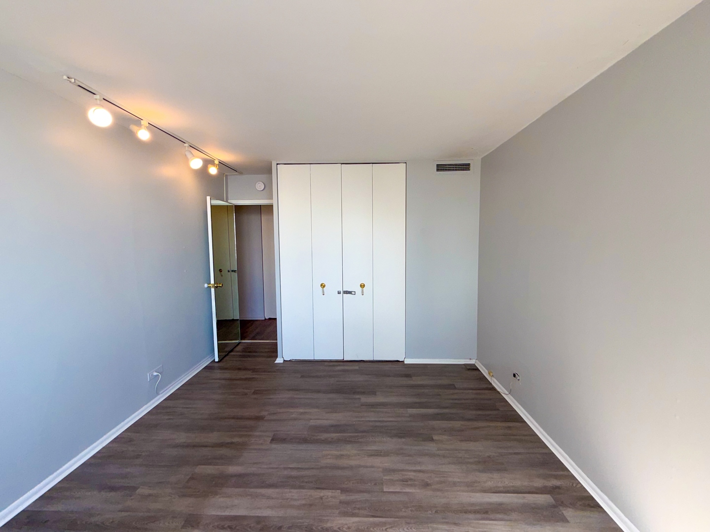 6301 North Sheridan Road, Unit 24E Chicago, IL 60660 - Photo 20 of 52 a view of an empty room with wooden floor