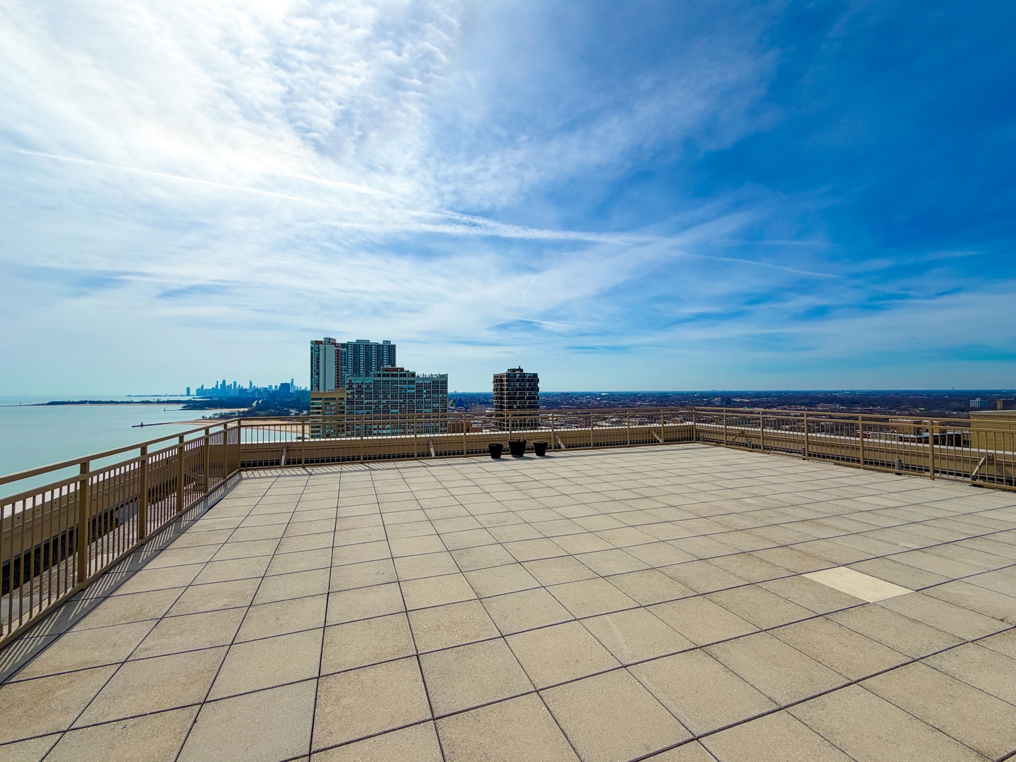 6301 North Sheridan Road, Unit 24E Chicago, IL 60660 - Photo 23 of 52 a view of a terrace view