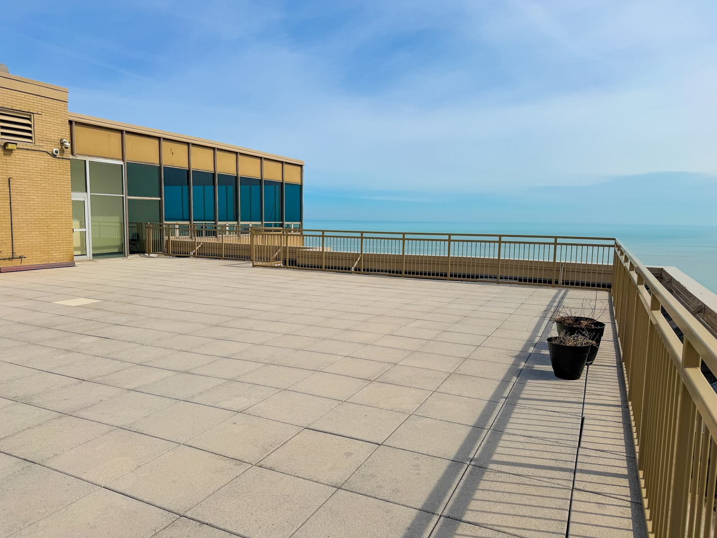 6301 North Sheridan Road, Unit 24E Chicago, IL 60660 - Photo 25 of 52 a view of swimming pool