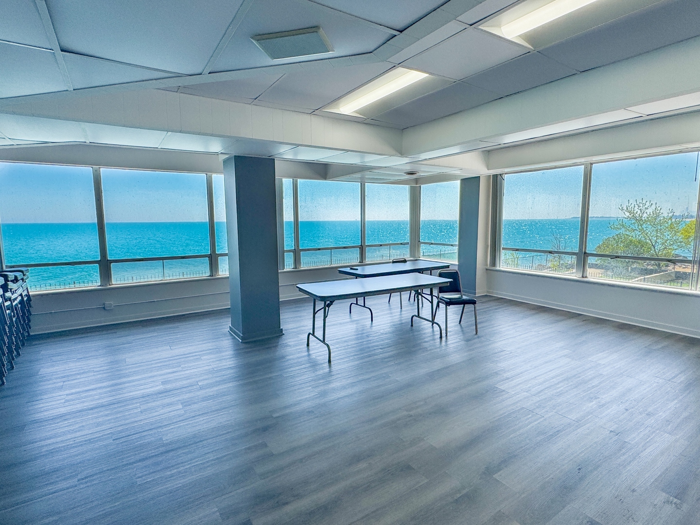 6301 North Sheridan Road, Unit 24E Chicago, IL 60660 - Photo 28 of 52 an empty room with wooden floor and windows