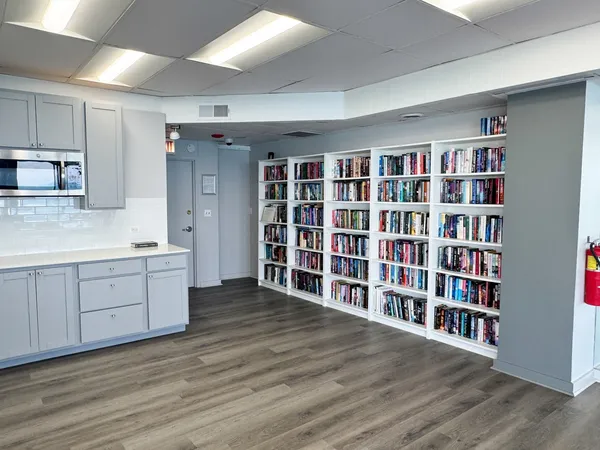 $285,000 | 6301 North Sheridan Road, Unit 24E, Chicago, IL 60660