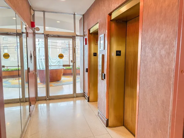 $285,000 | 6301 North Sheridan Road, Unit 24E, Chicago, IL 60660