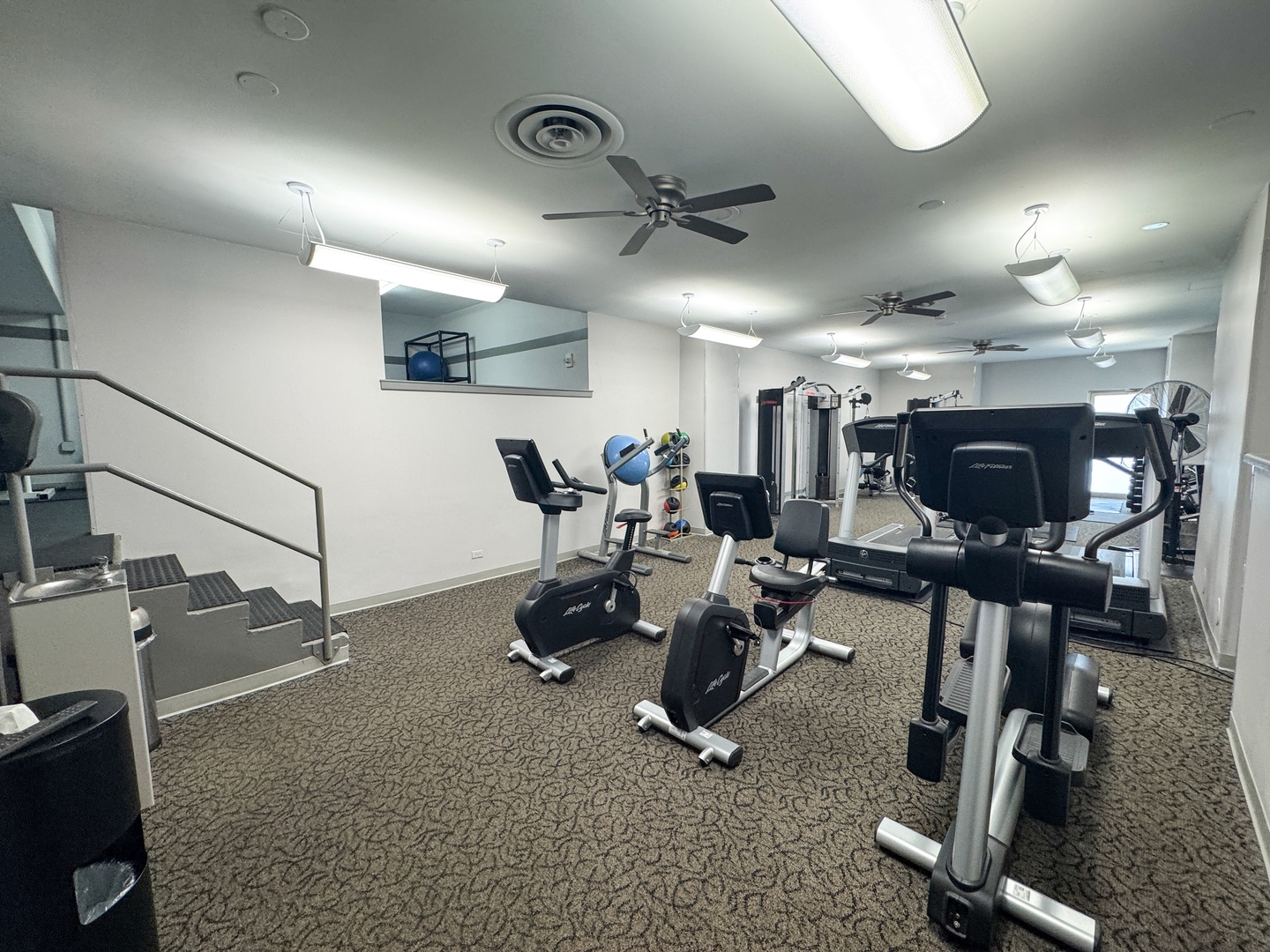 6301 North Sheridan Road, Unit 24E Chicago, IL 60660 - Photo 40 of 52 a view of a room with gym equipment