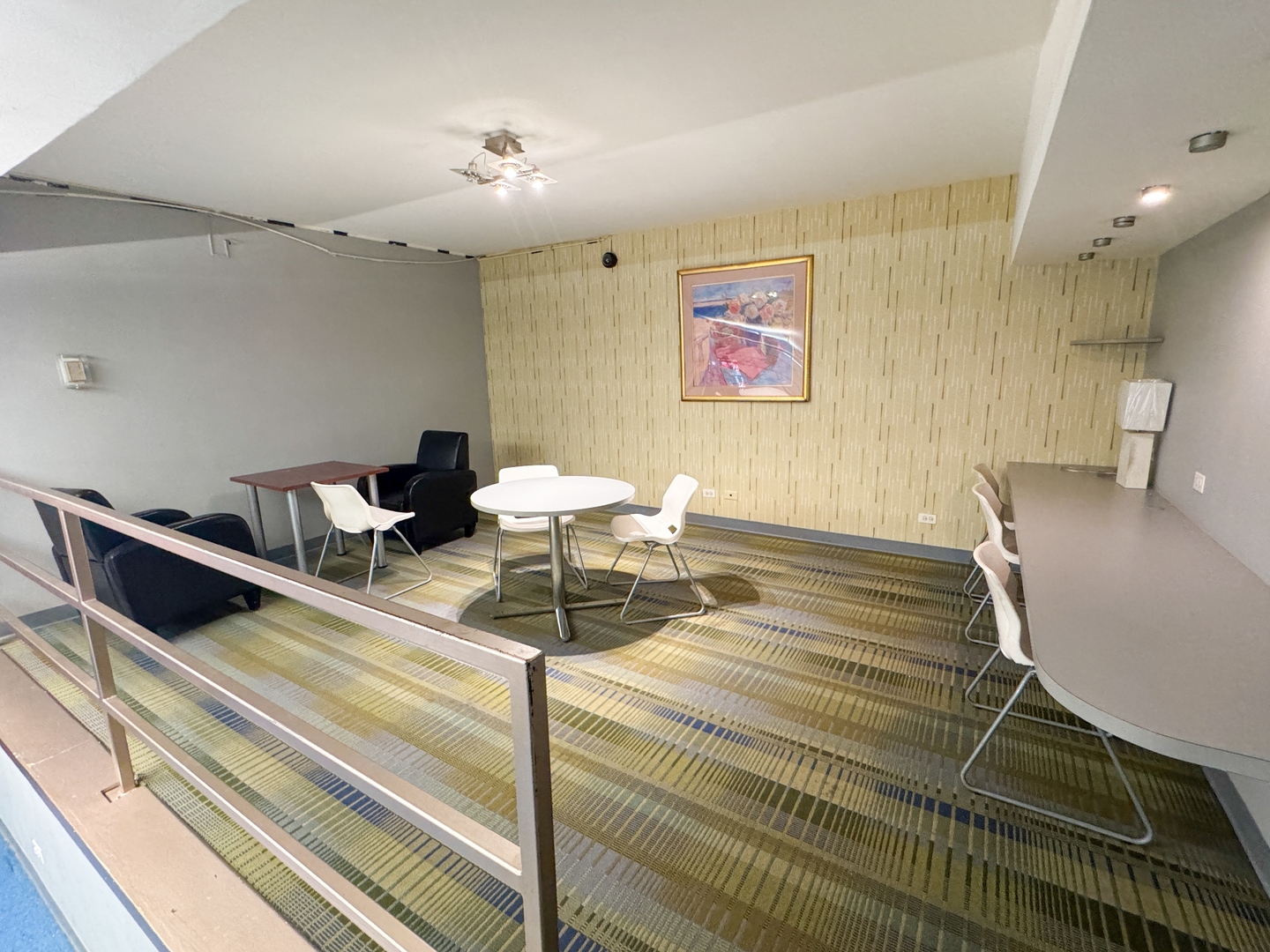 6301 North Sheridan Road, Unit 24E Chicago, IL 60660 - Photo 43 of 52 a bed room with a bed and furniture