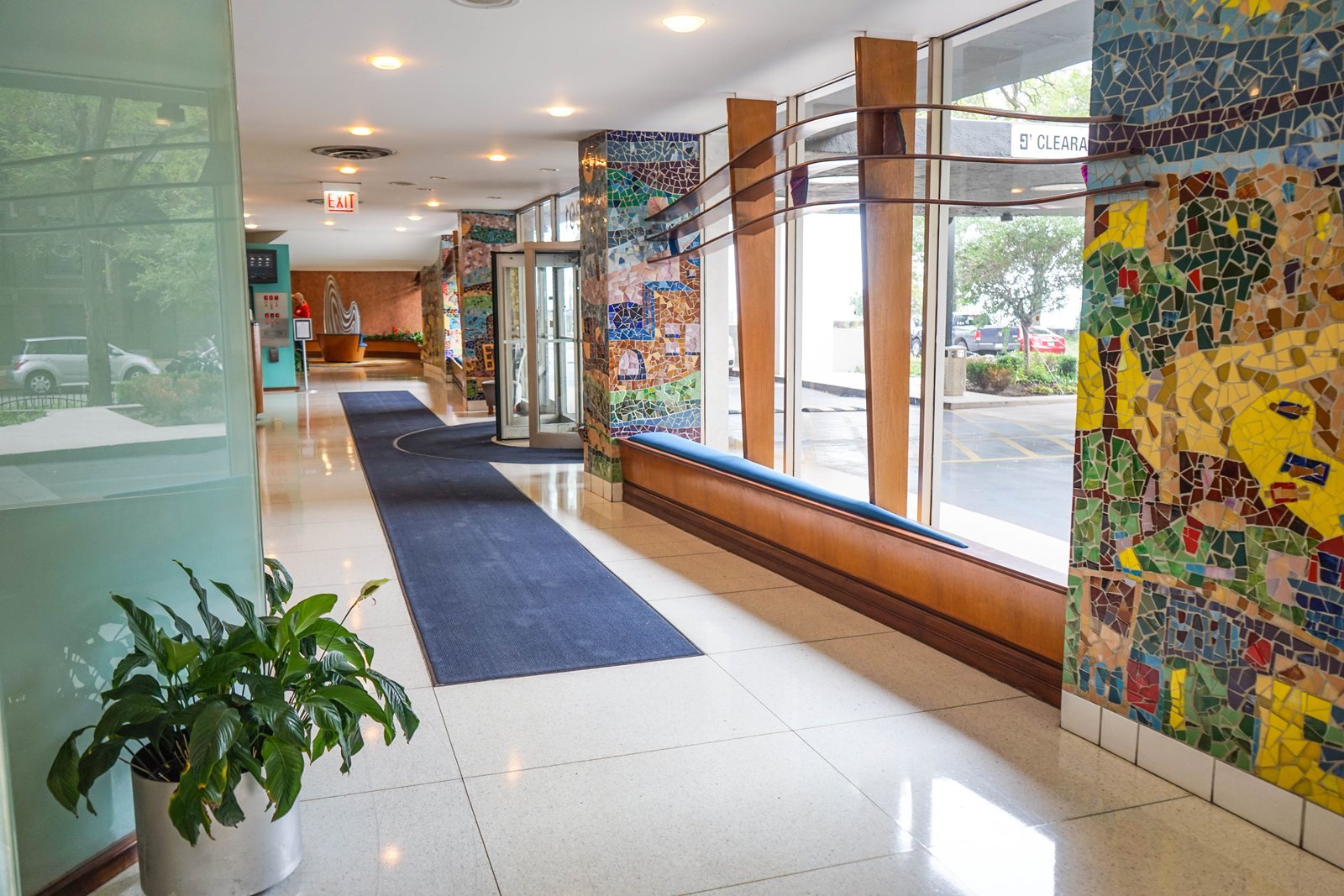 6301 North Sheridan Road, Unit 24E Chicago, IL 60660 - Photo 50 of 52 a lobby with furniture and a potted plant